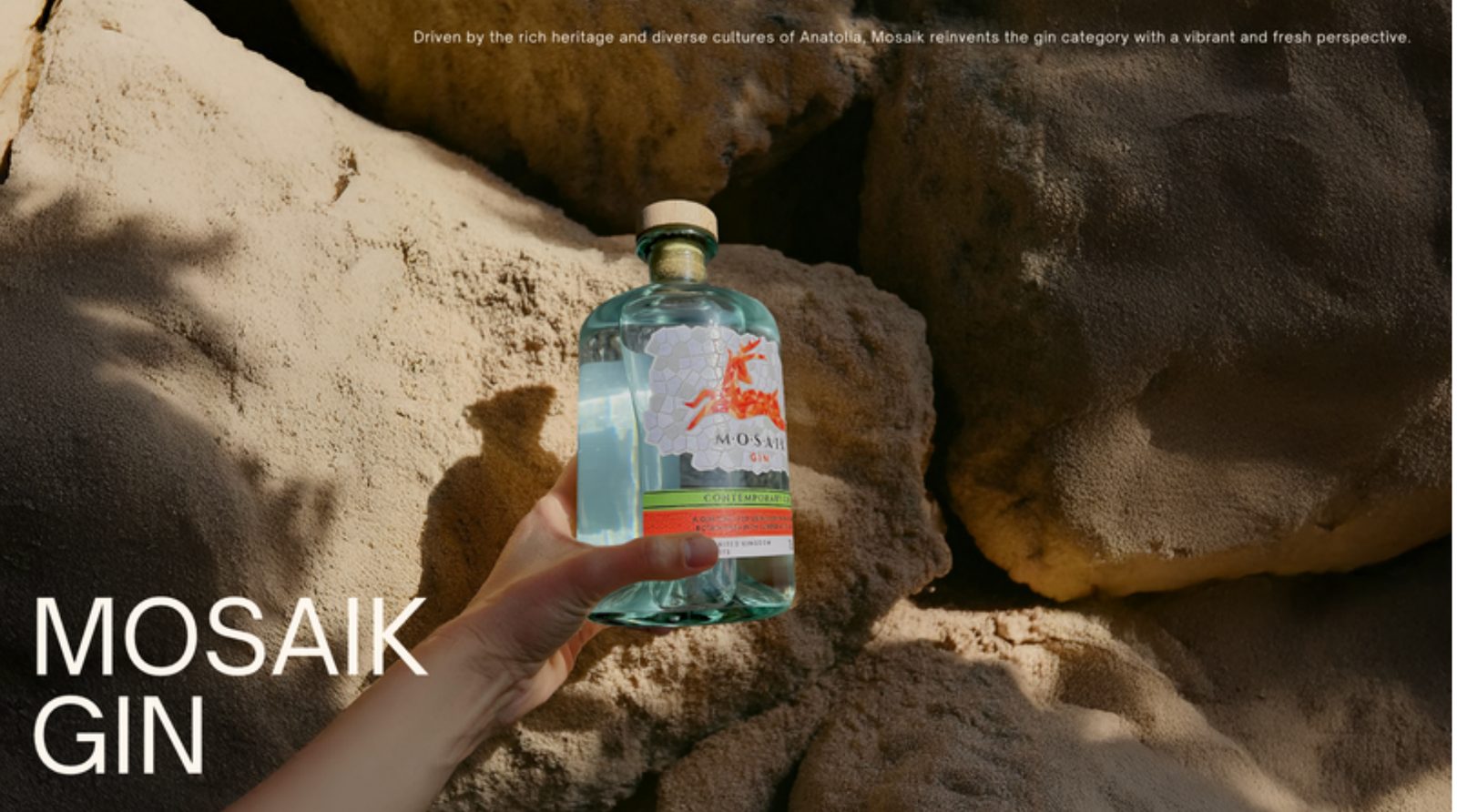 Mosaik Gin held against sandstone
