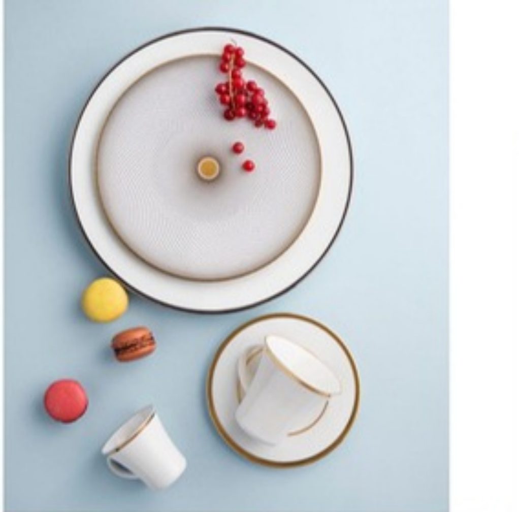 Sırmasa table setting with macarons